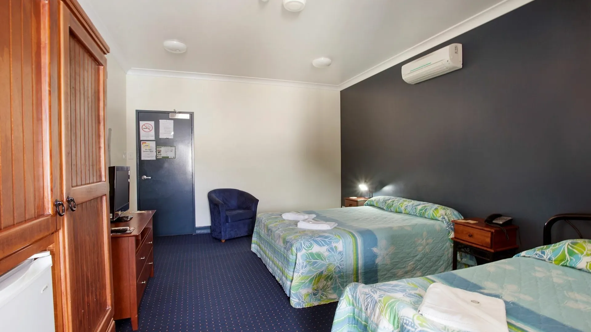 ***  Nightcap At Atherton Hotel Australia